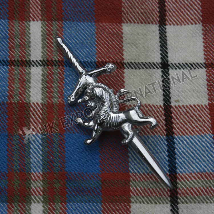Rampart lion with Scottish sword kilt pin