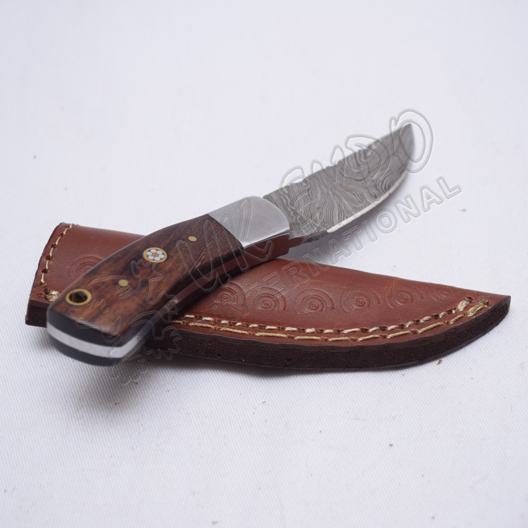 Damascus steel blade knife with beautiful wooden handle blade