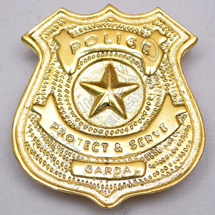 Police Protect & serve Garda Brass Polish Metal Badge