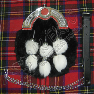 Black rabbit furr with Six Tessels red backing on cantle